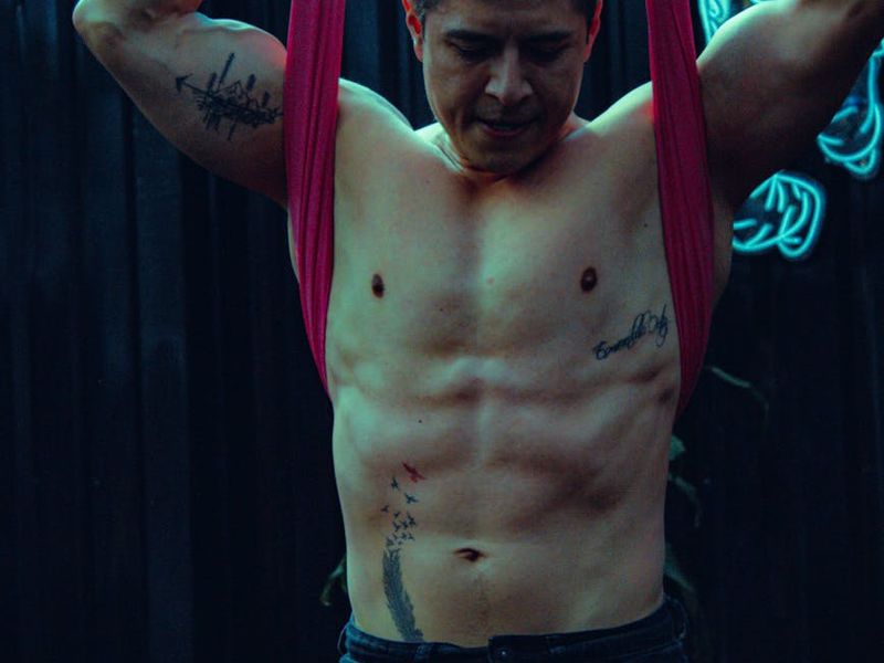 Close up of a man performing a focused strength exercise.